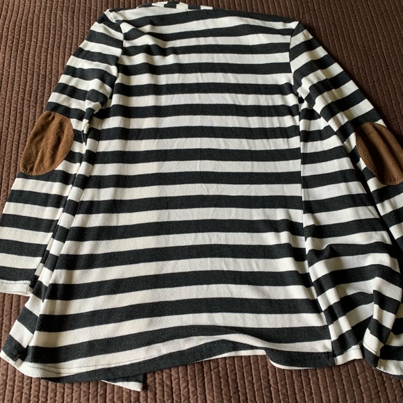 Women’s size medium cardigan - Picture 3 of 4